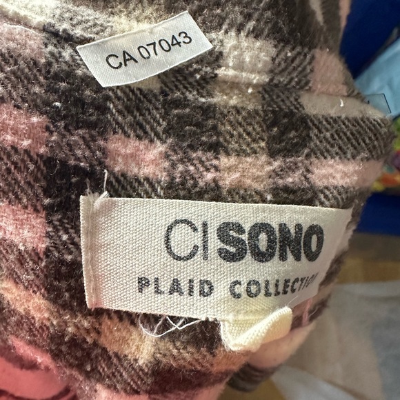 Winners knee length Shacket, Size Large, 3 for $25 - Picture 3 of 9